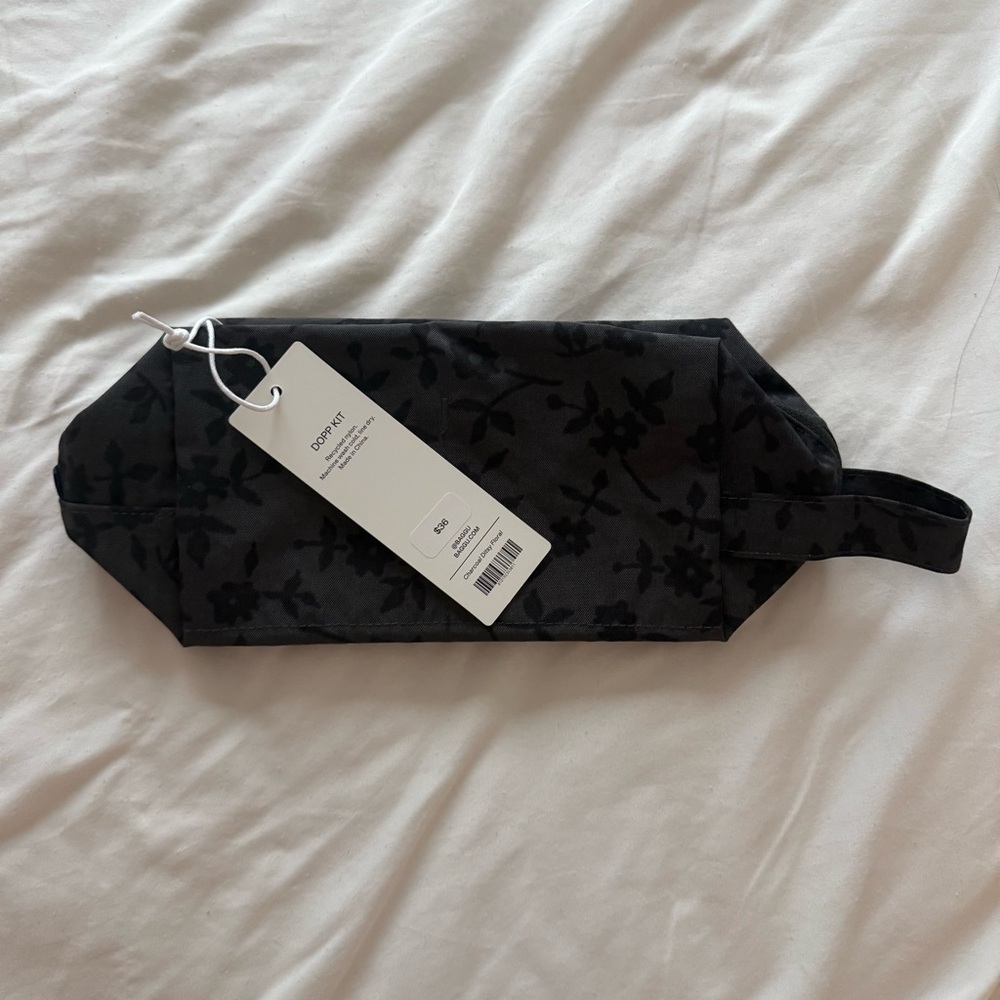 Baggu Dopp kit charcoal ditsy daisy